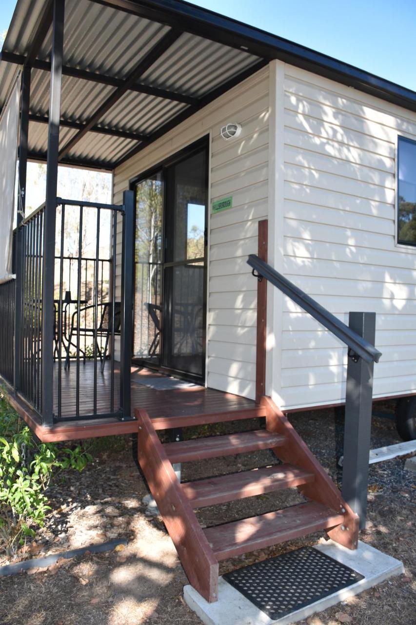 Mt Larcom Tourist Park Hotel Mount Larcom Exterior photo