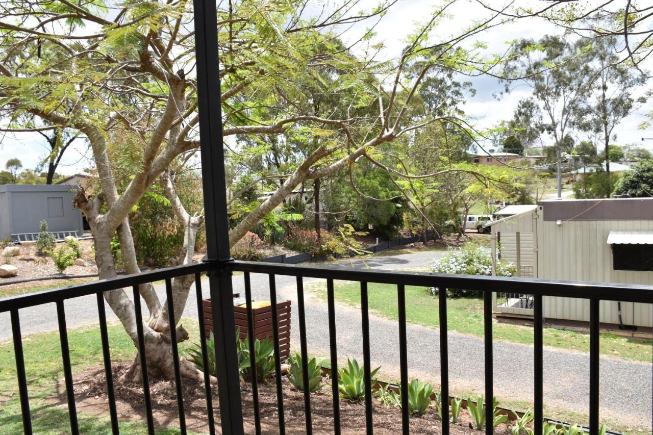 Mt Larcom Tourist Park Hotel Mount Larcom Exterior photo